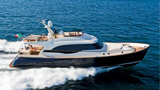 Crewed Motor Yacht Mochi Craft 74- Day Charter