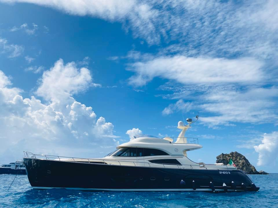 Crewed Motor Yacht Mochi Craft 74- Day Charter photo 5