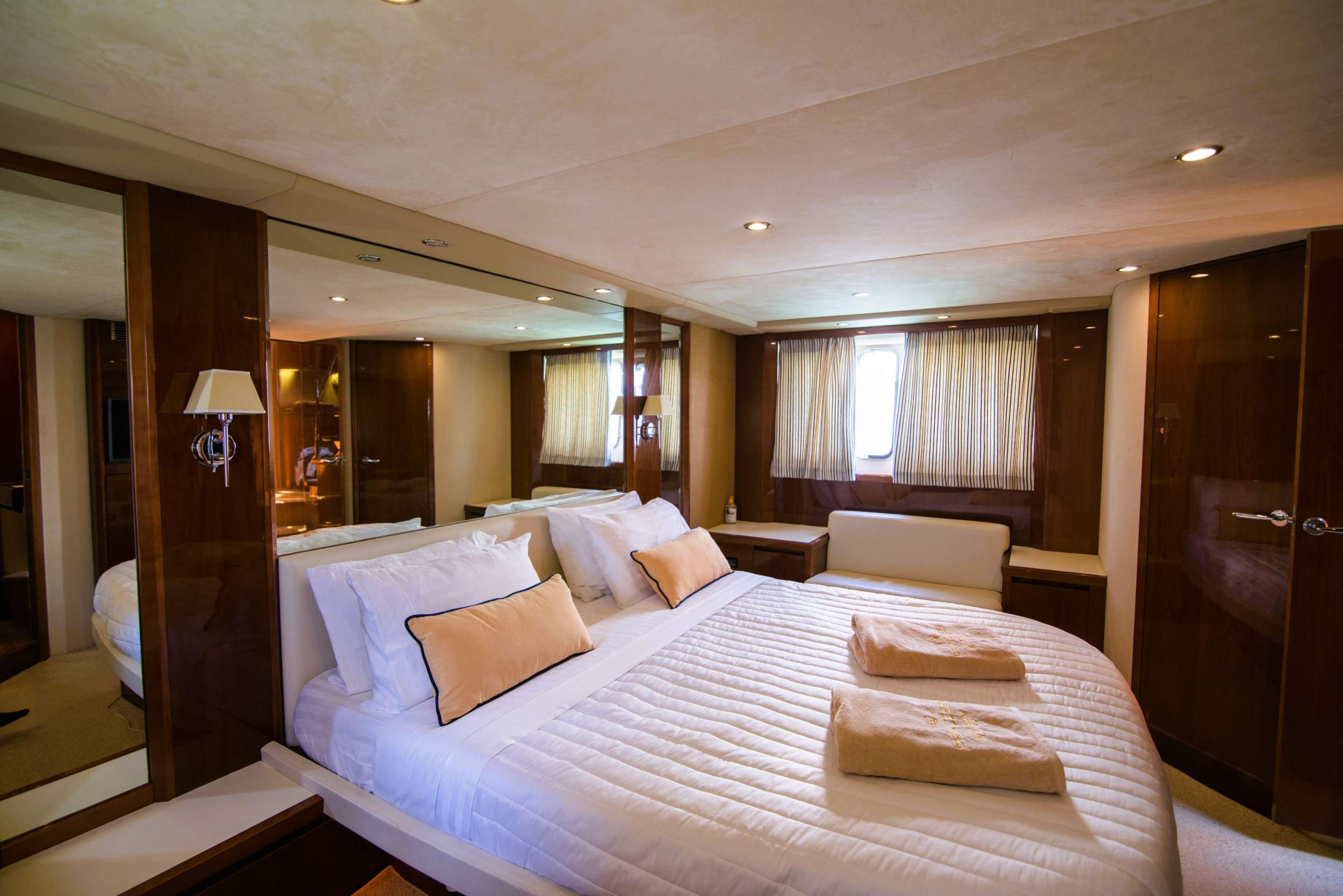 Crewed Motor Yacht MOJO photo 6