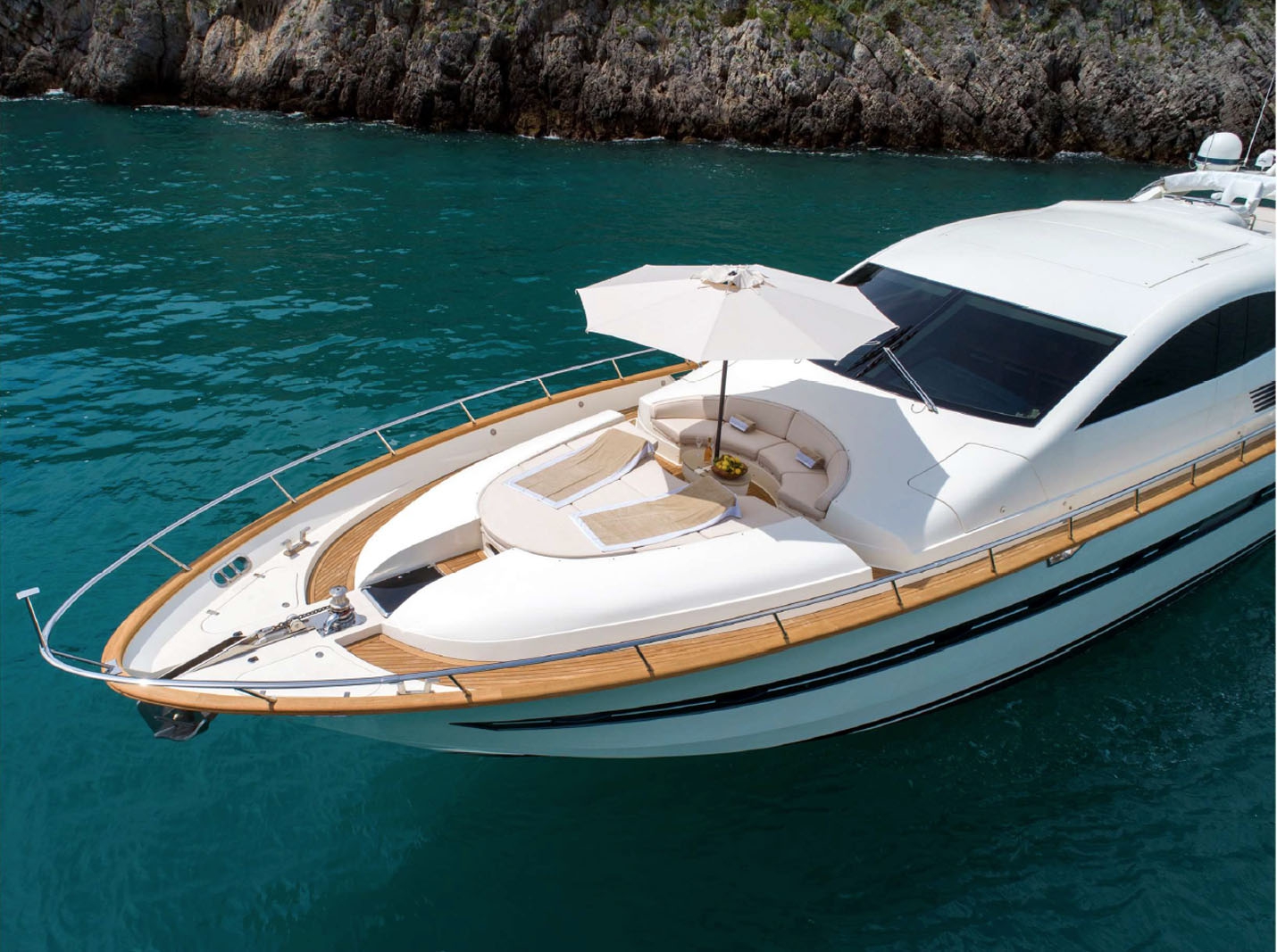 Crewed Motor Yacht Moki photo 3