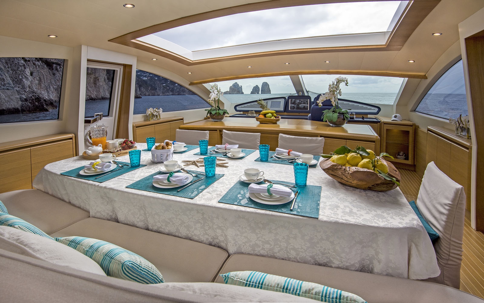 Crewed Motor Yacht Moki photo 8