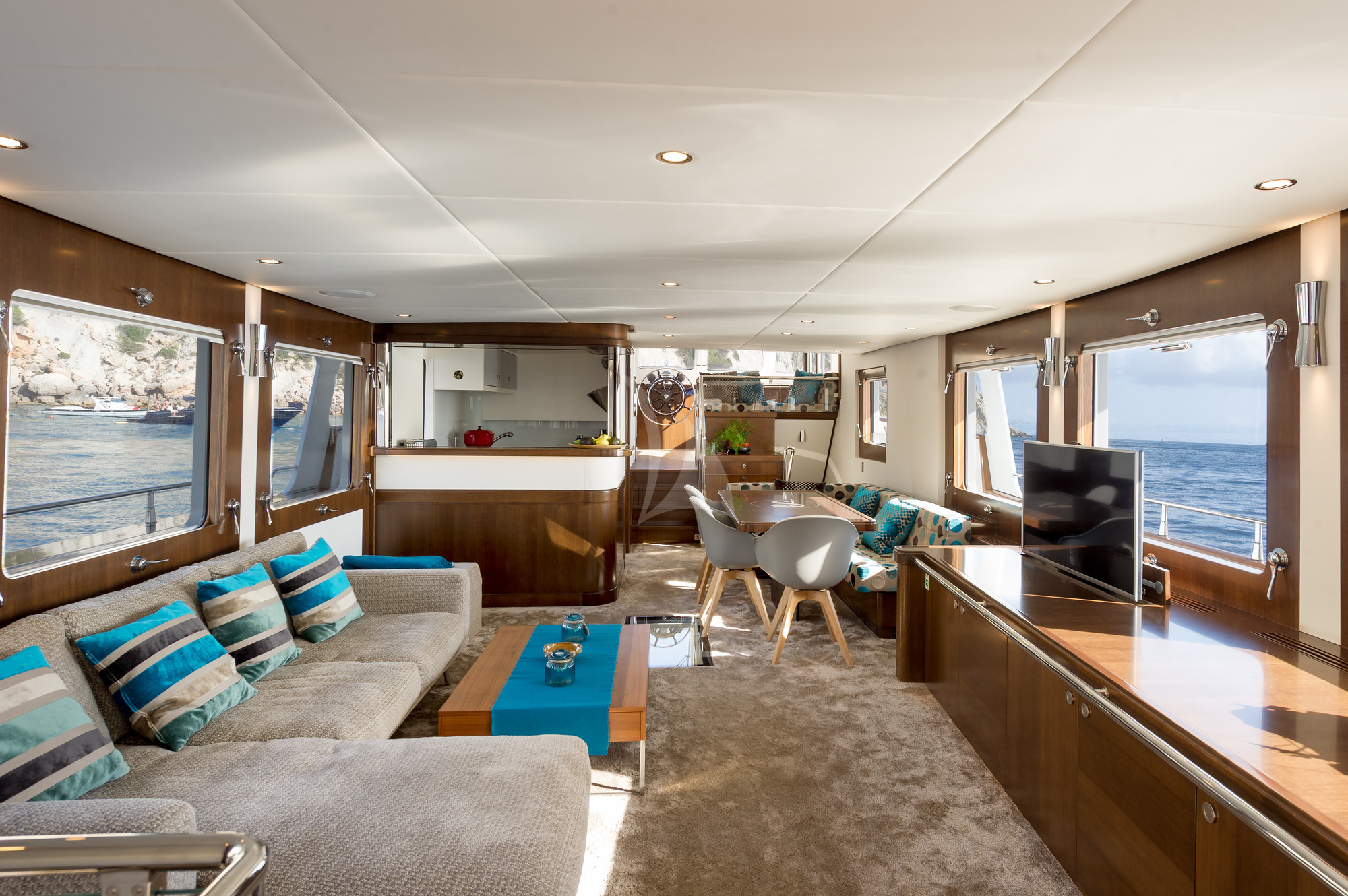 Crewed Motor Yacht MONARA photo 5