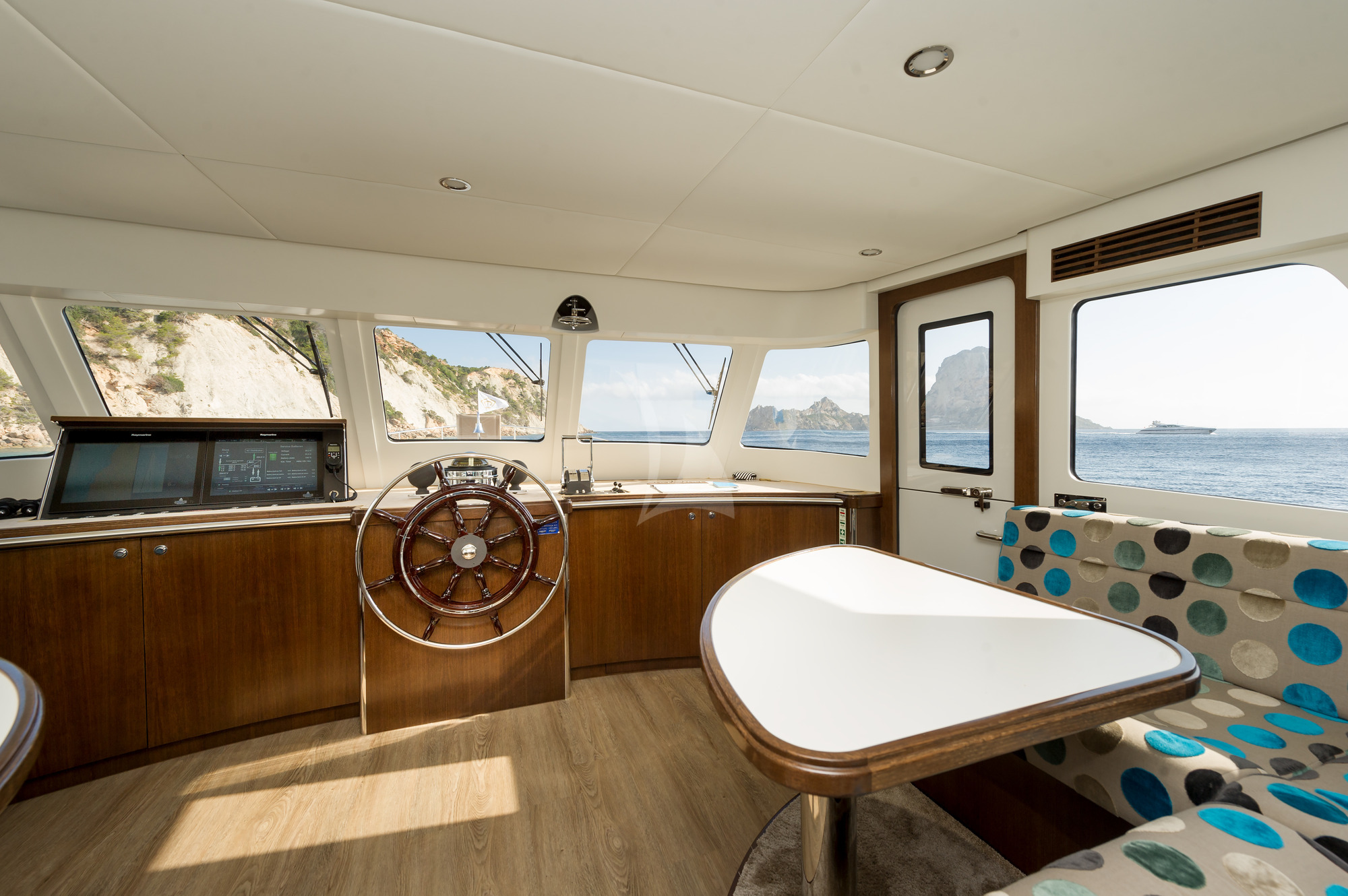 Crewed Motor Yacht MONARA photo 7