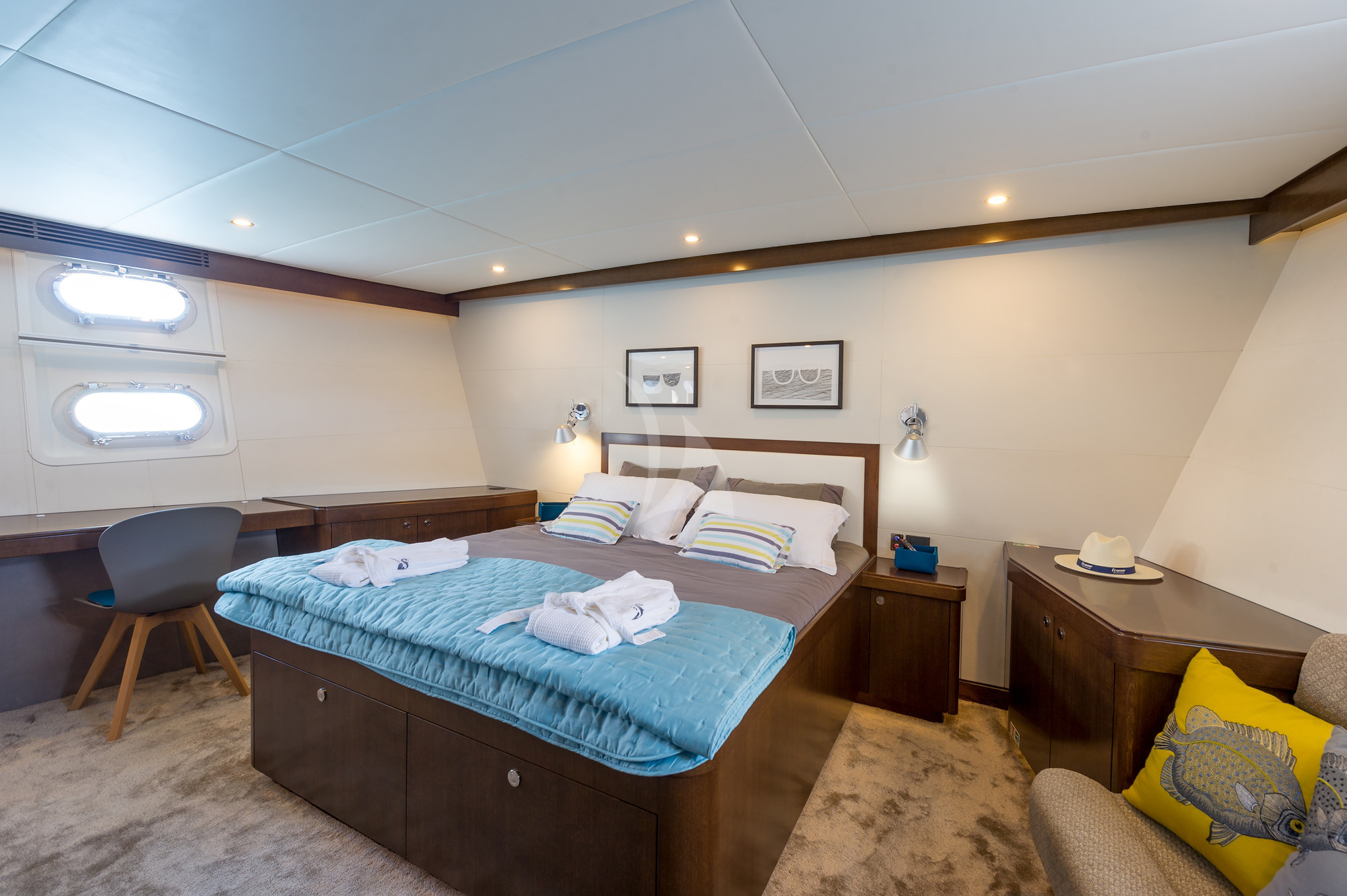 Crewed Motor Yacht MONARA photo 8