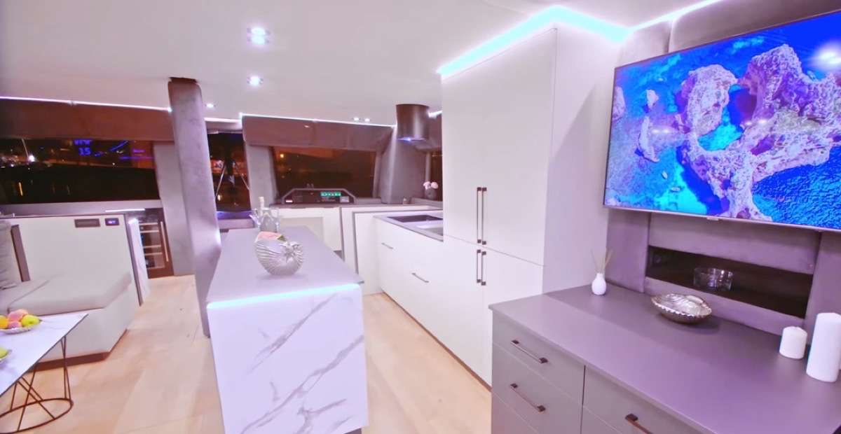 Luxury Crewed Catamaran MOON DRAGON photo 7