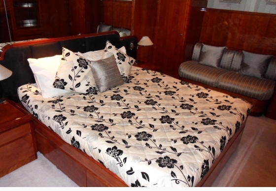 Luxury Crewed Motor Yacht MOONRAKER II photo 6