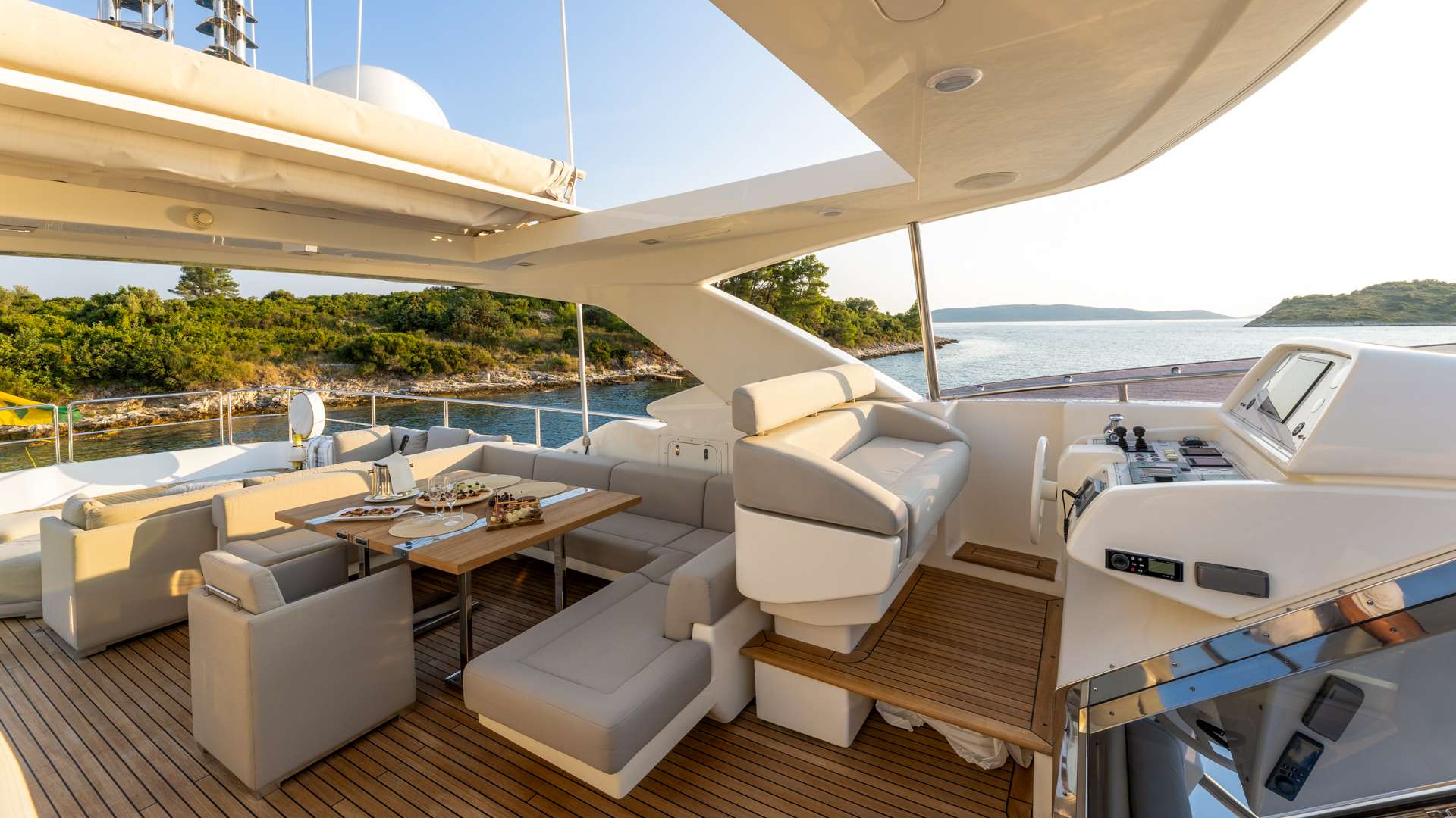 Luxury Crewed Motor Yacht MORNING STAR photo 4