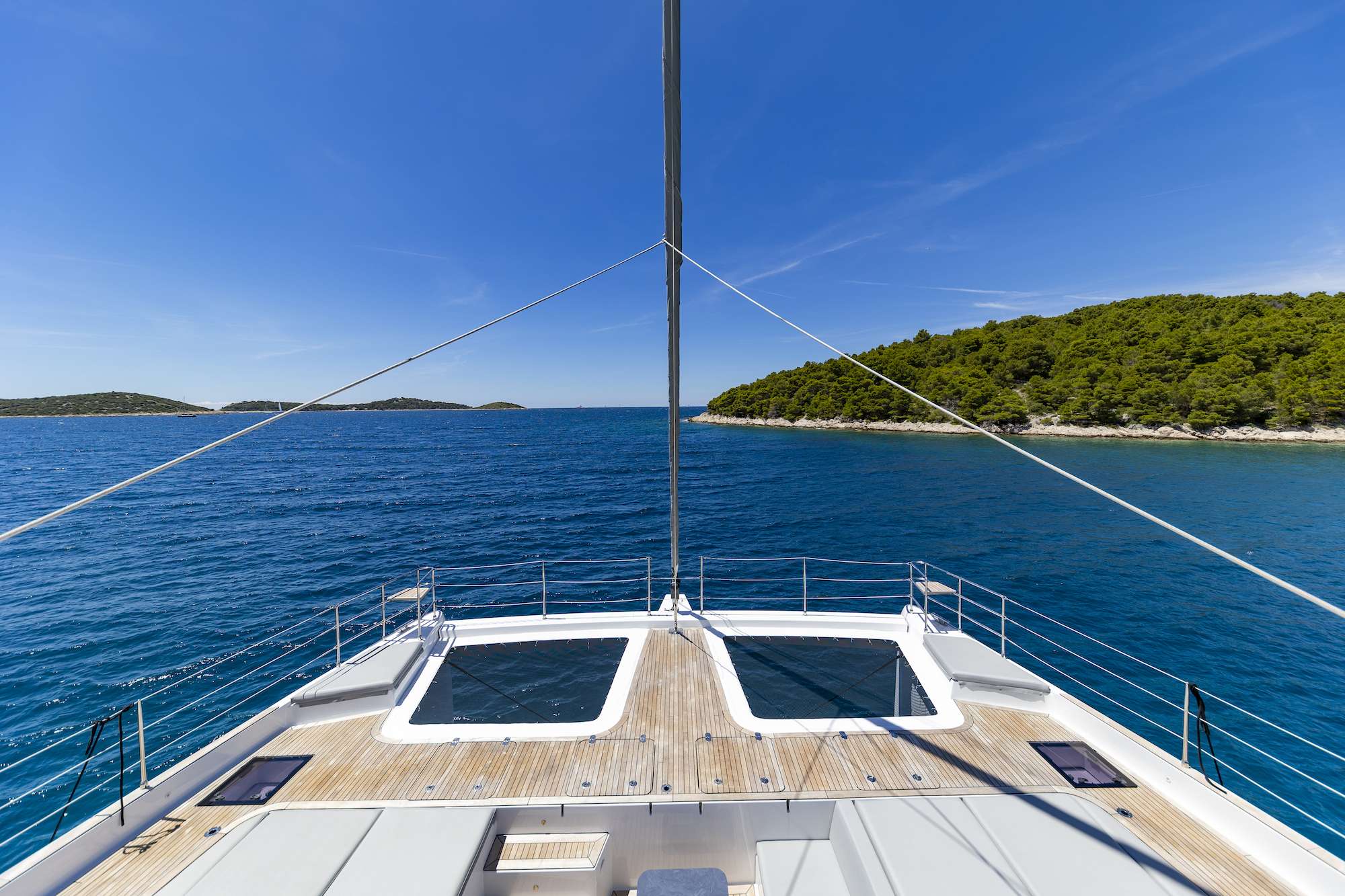 Luxury Crewed Catamaran MR SI photo 6
