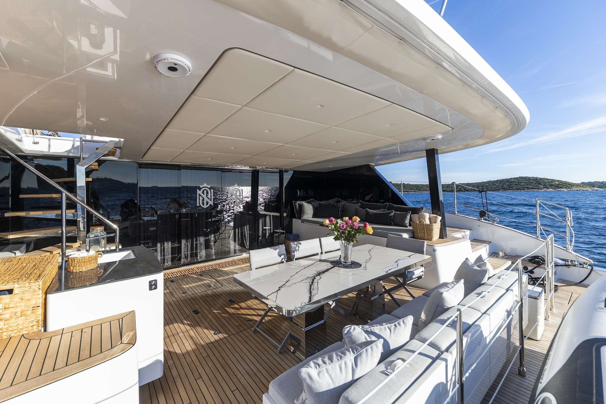 Luxury Crewed Catamaran MR SI photo 8