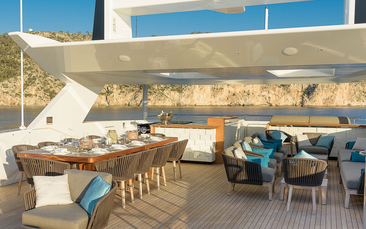 Luxury Crewed Motor Yacht MR T photo 6