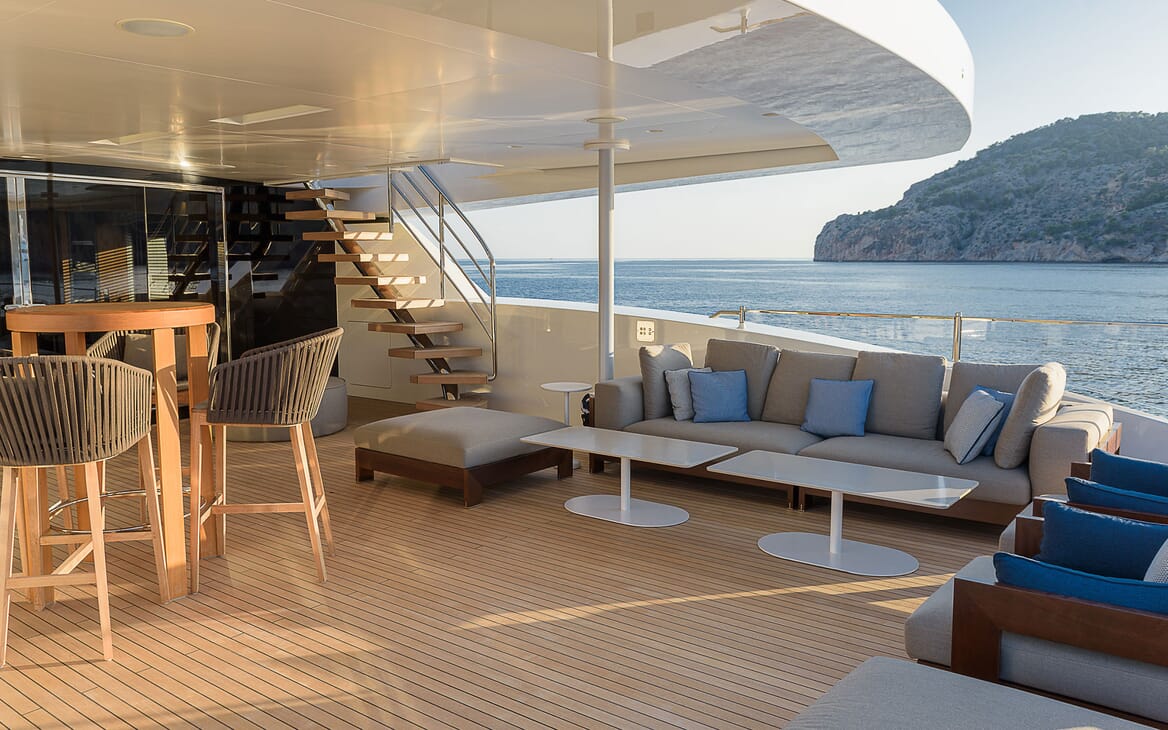 Luxury Crewed Motor Yacht MR T photo 7