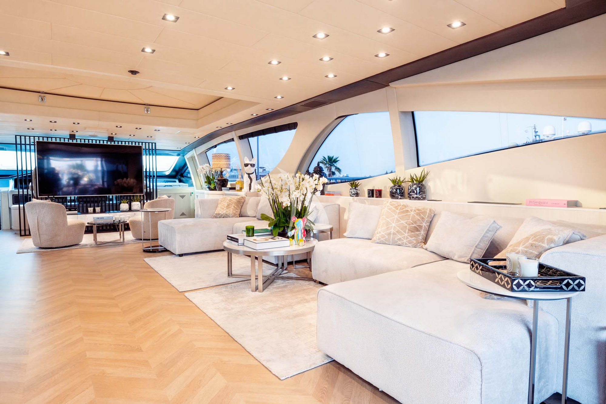 Luxury Crewed Motor Yacht MRS GREY photo 8