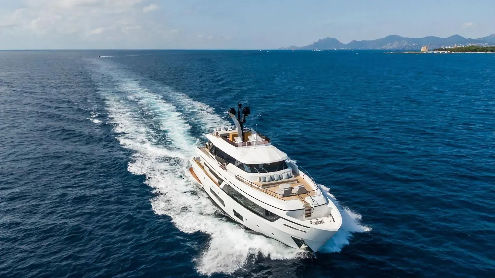 Luxury Crewed Motor Yacht MRS L photo 3