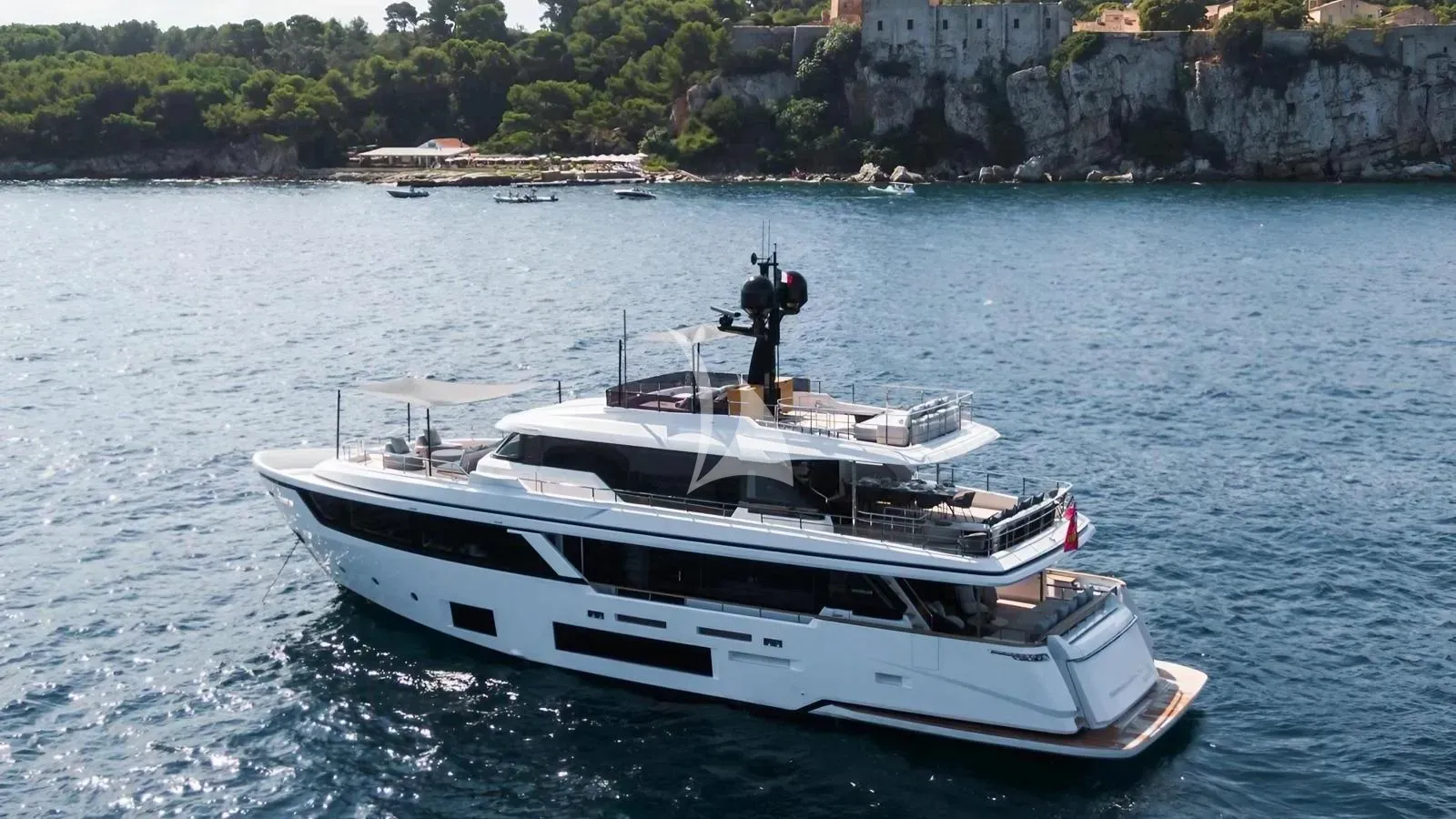 Luxury Crewed Motor Yacht MRS L photo 8