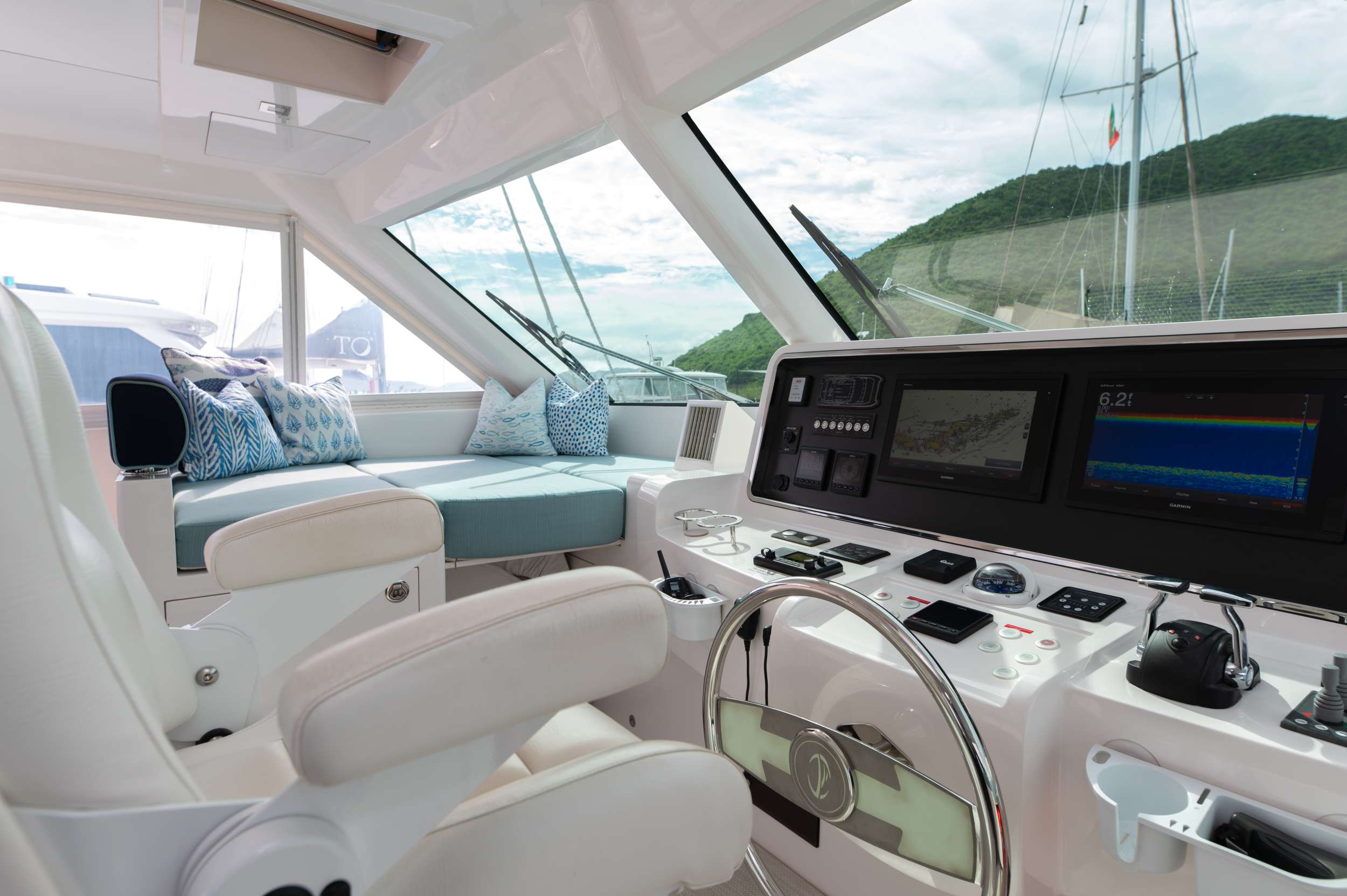 Crewed Power Catamaran MUCHO GUSTO photo 3