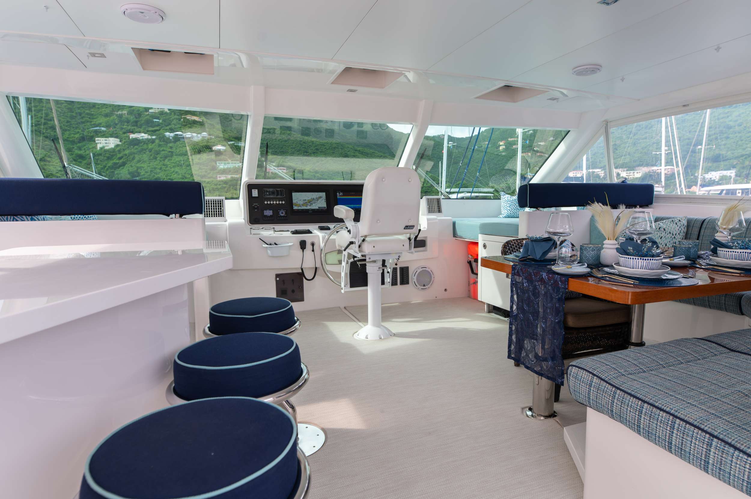 Crewed Power Catamaran MUCHO GUSTO photo 4