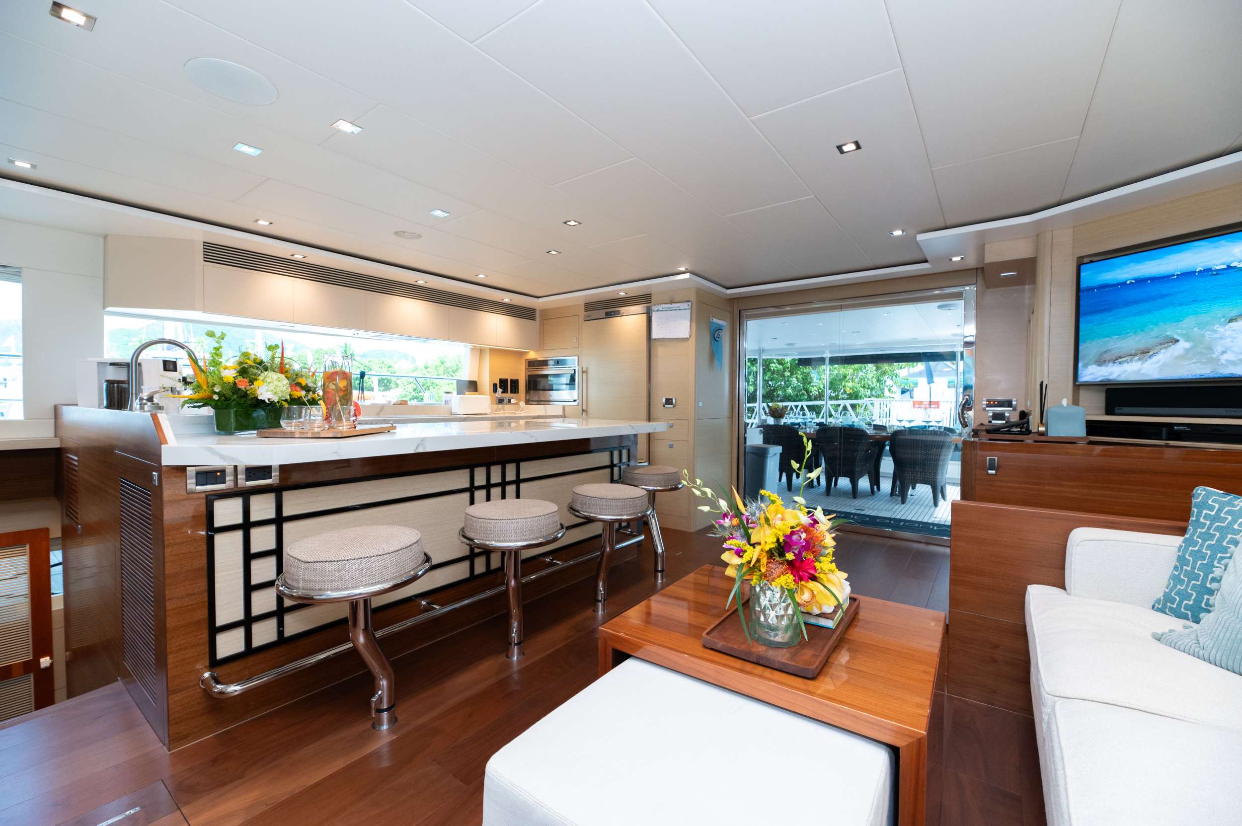 Crewed Power Catamaran MUCHO GUSTO photo 6