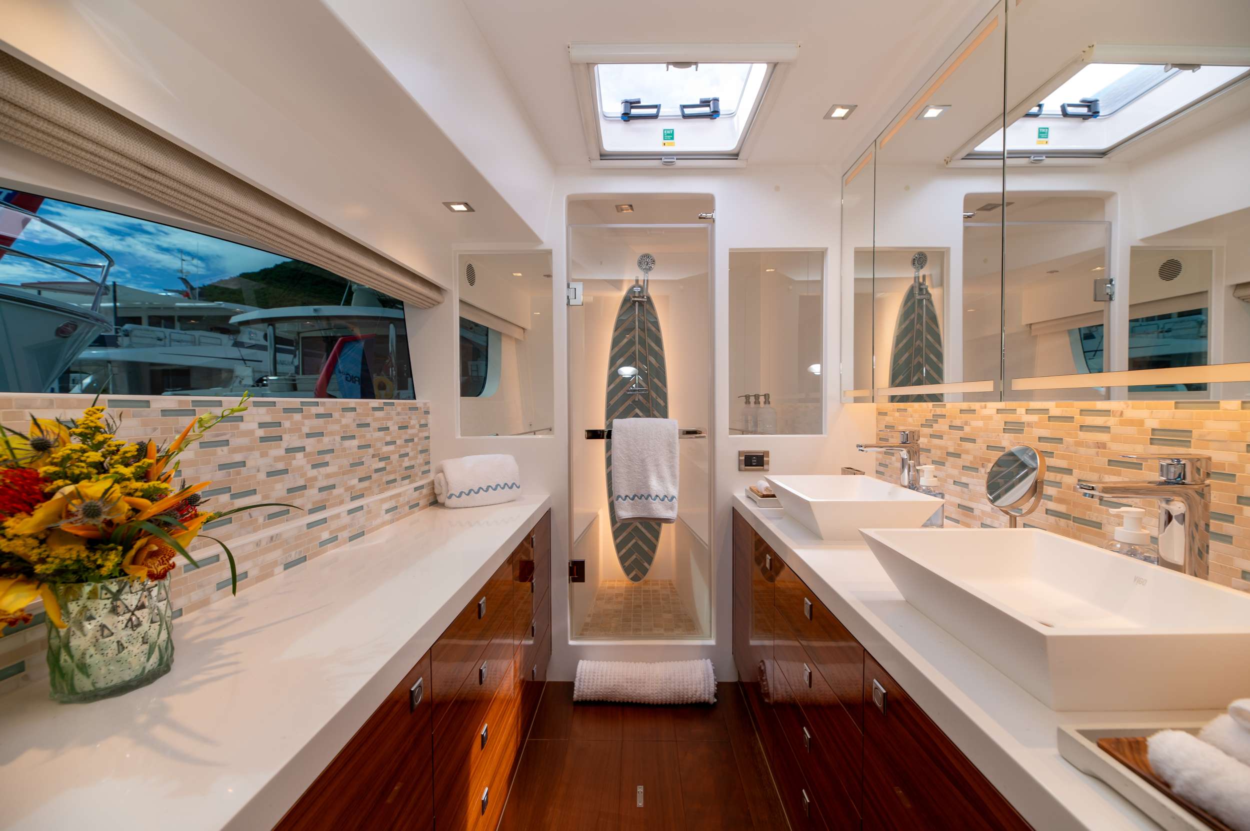 Crewed Power Catamaran MUCHO GUSTO photo 8