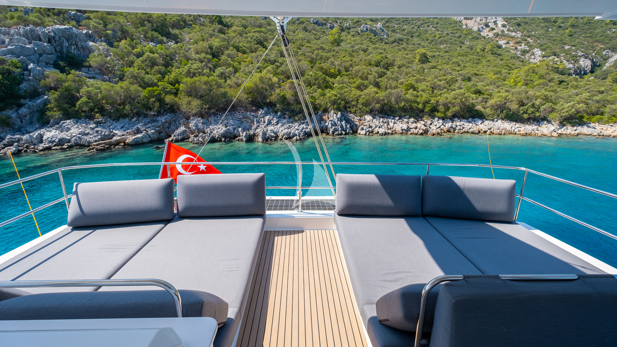 Luxury Crewed Catamaran MUS 3 photo 8