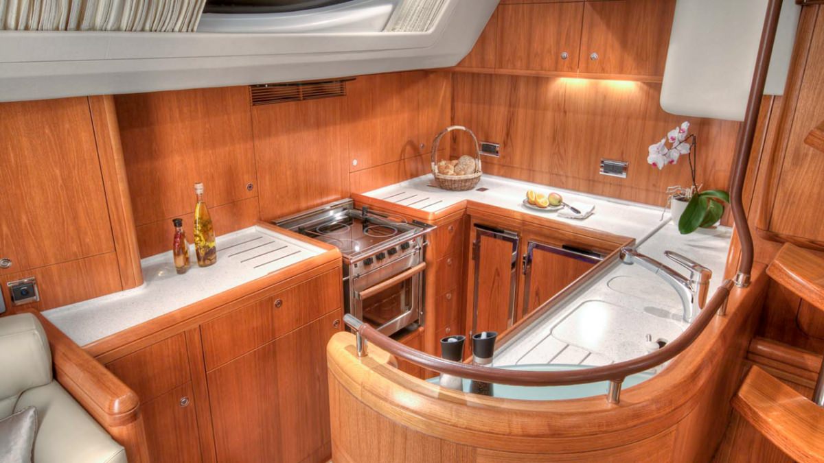 Luxury Crewed Sailing Yacht MUSTIQUE photo 8