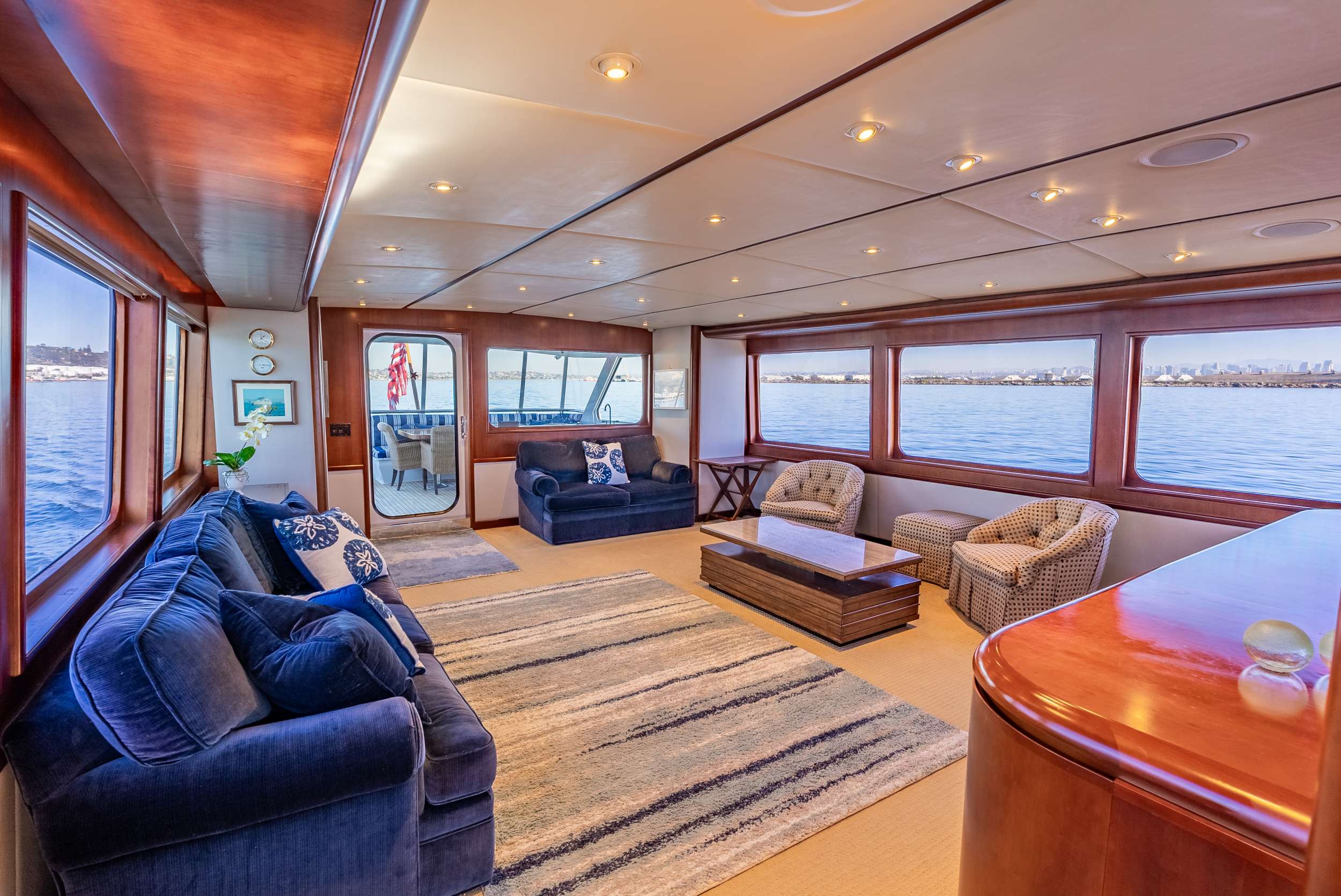 Luxury Crewed Motor Yacht MY LADY ALASKA photo 4