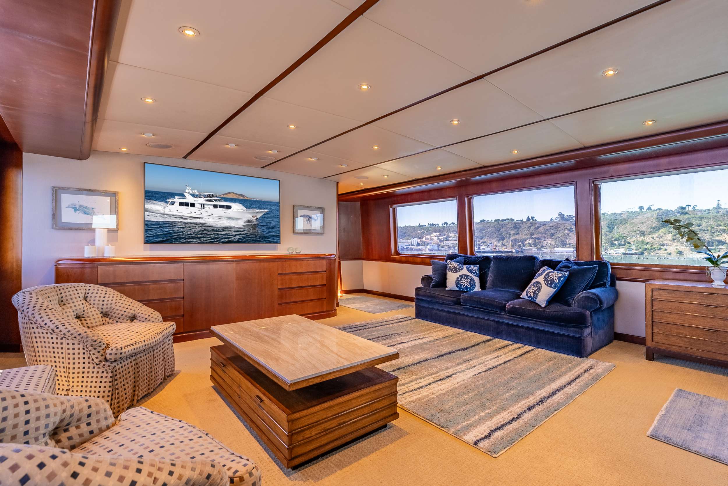 Luxury Crewed Motor Yacht MY LADY ALASKA photo 5