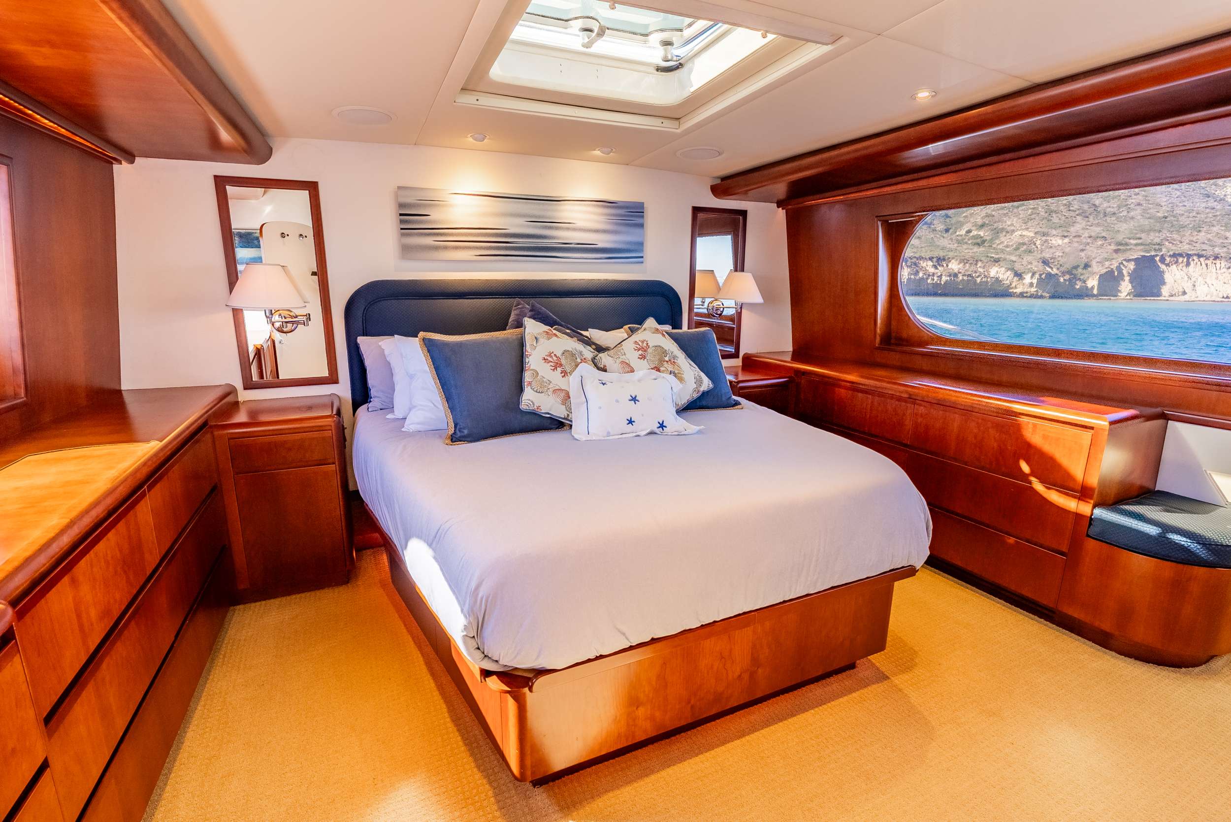 Luxury Crewed Motor Yacht MY LADY ALASKA photo 6