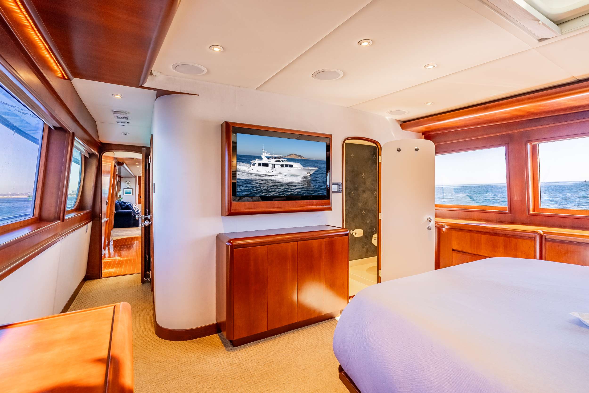 Luxury Crewed Motor Yacht MY LADY ALASKA photo 7