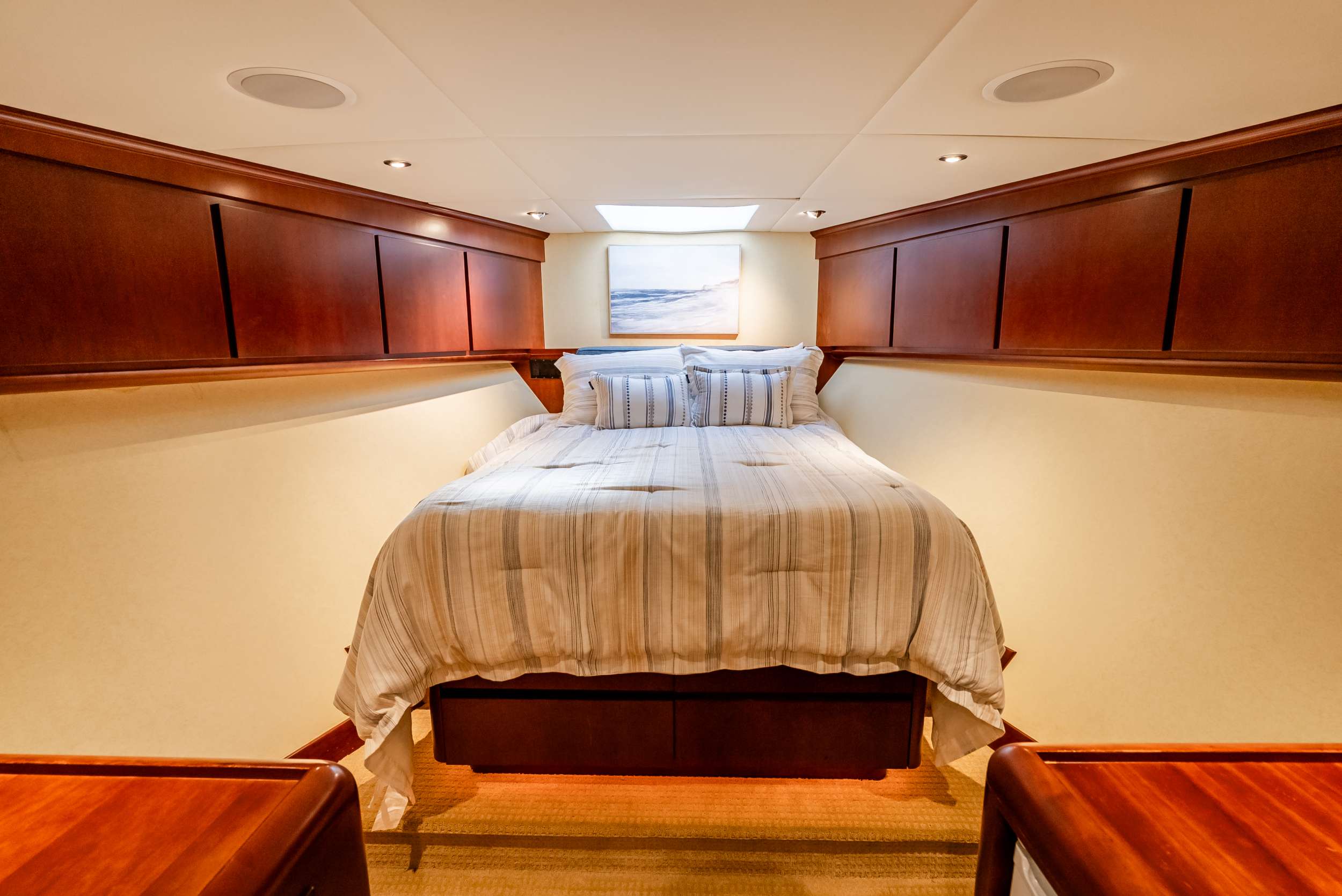 Luxury Crewed Motor Yacht MY LADY ALASKA photo 8