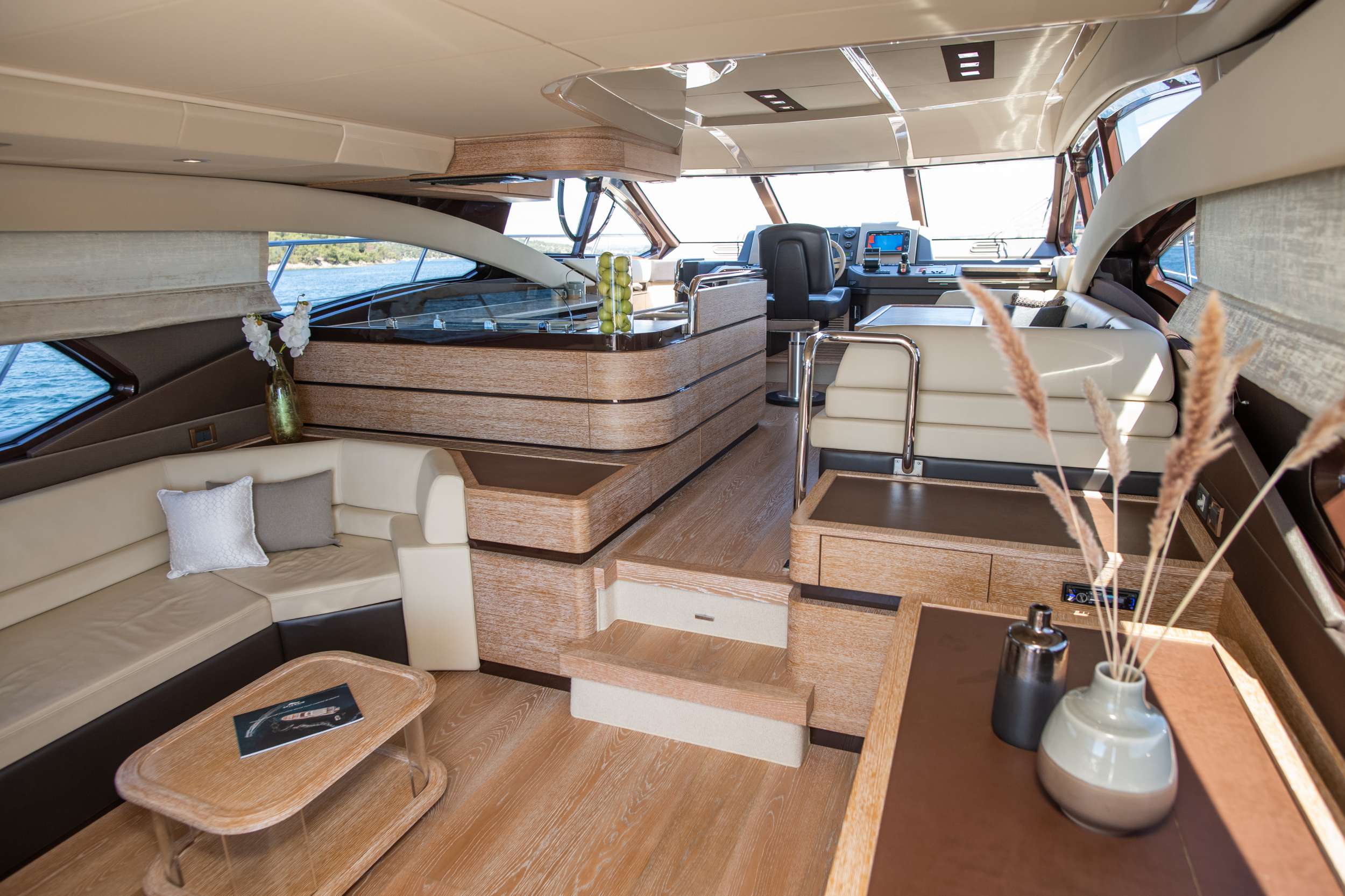 Luxury Crewed Motor Yacht MY LAURA photo 3