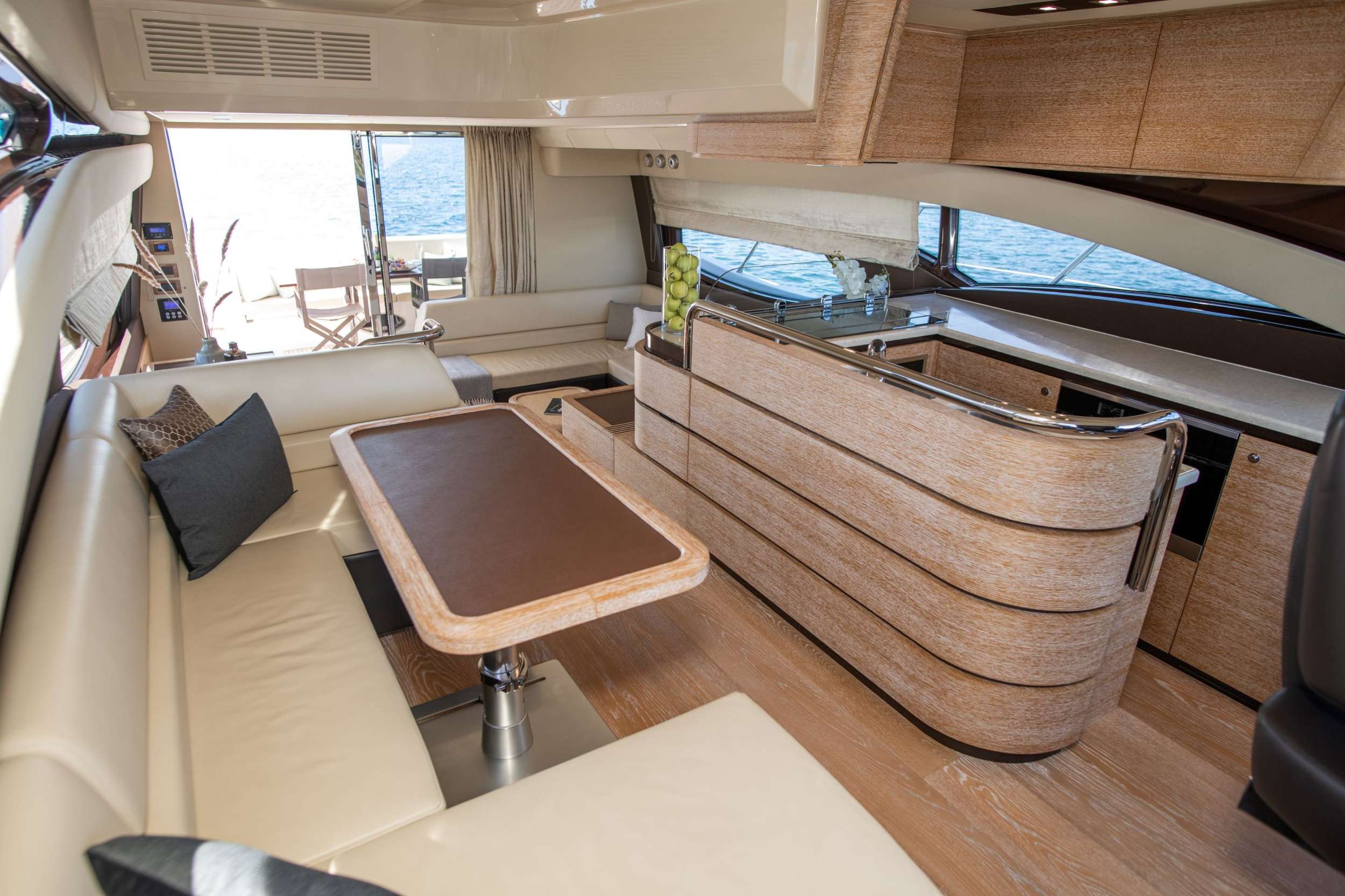 Luxury Crewed Motor Yacht MY LAURA photo 4