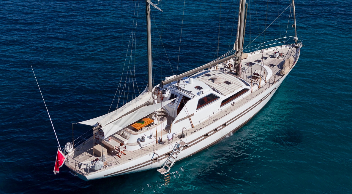 Crewed Sailing Yacht MY LOTTY photo 3