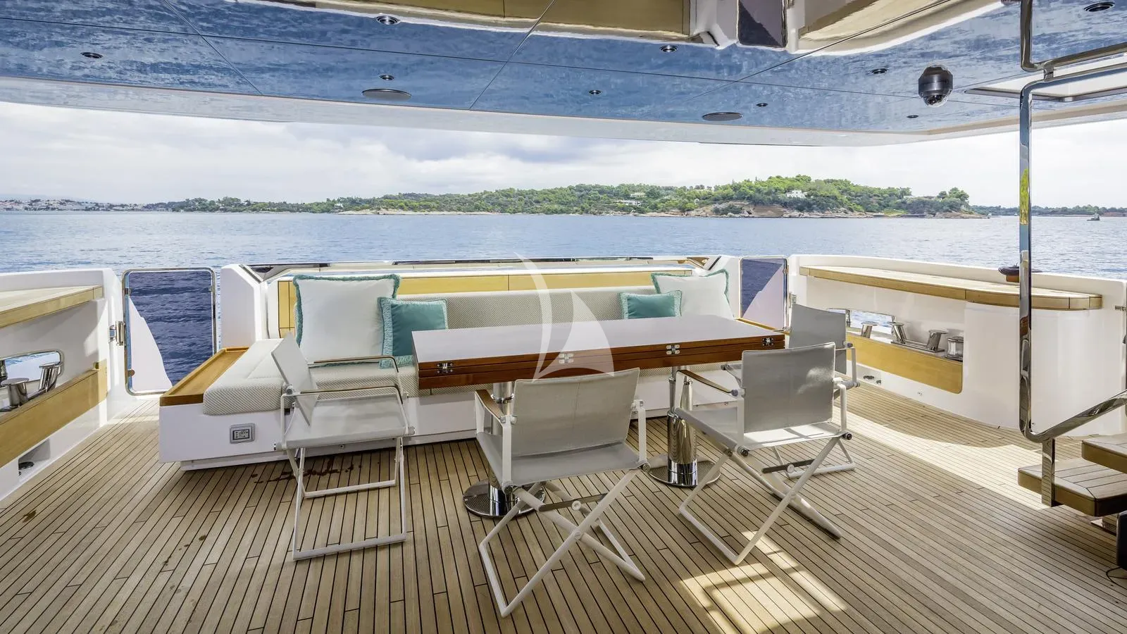 Luxury Crewed Motor Yacht MY MISTAKE photo 4