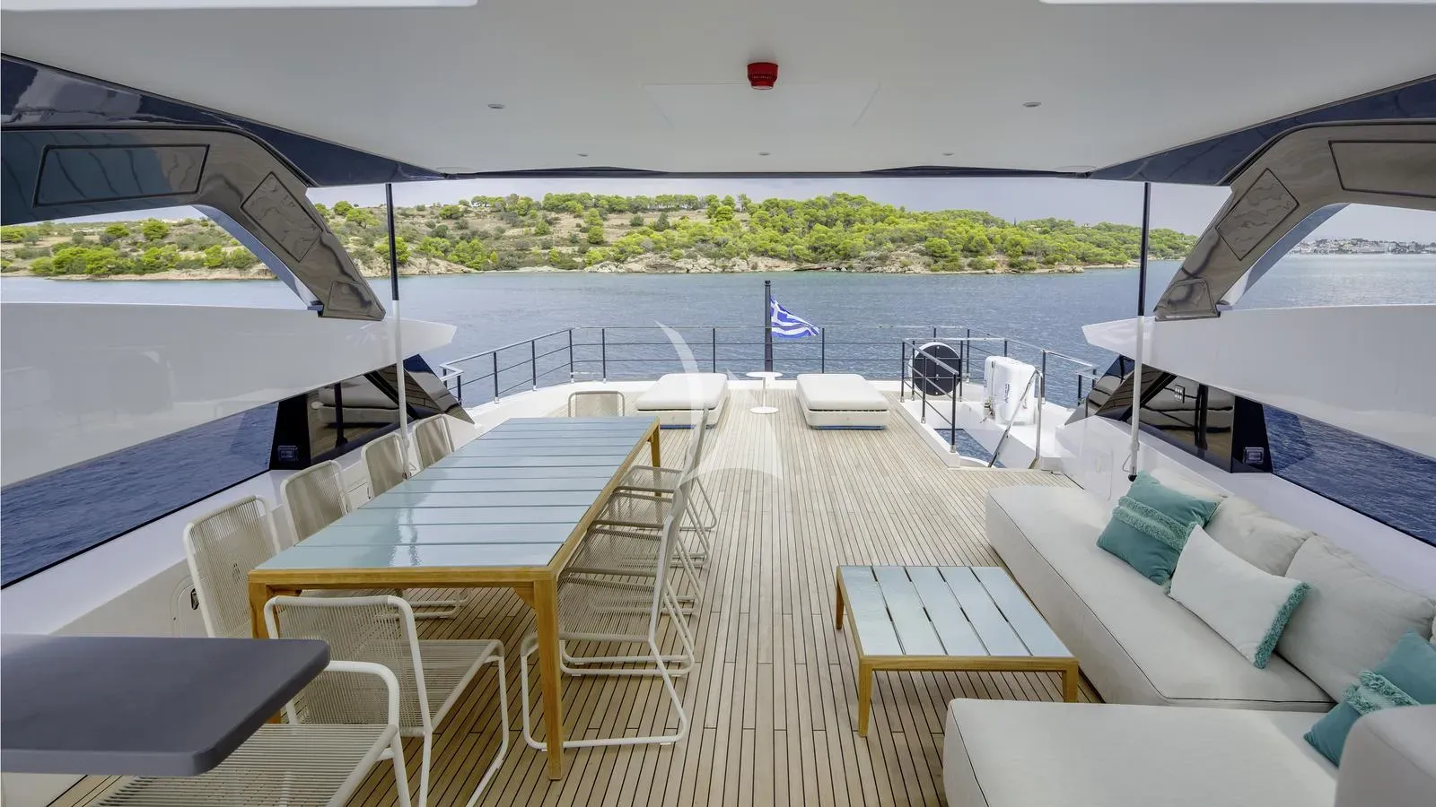 Luxury Crewed Motor Yacht MY MISTAKE photo 6