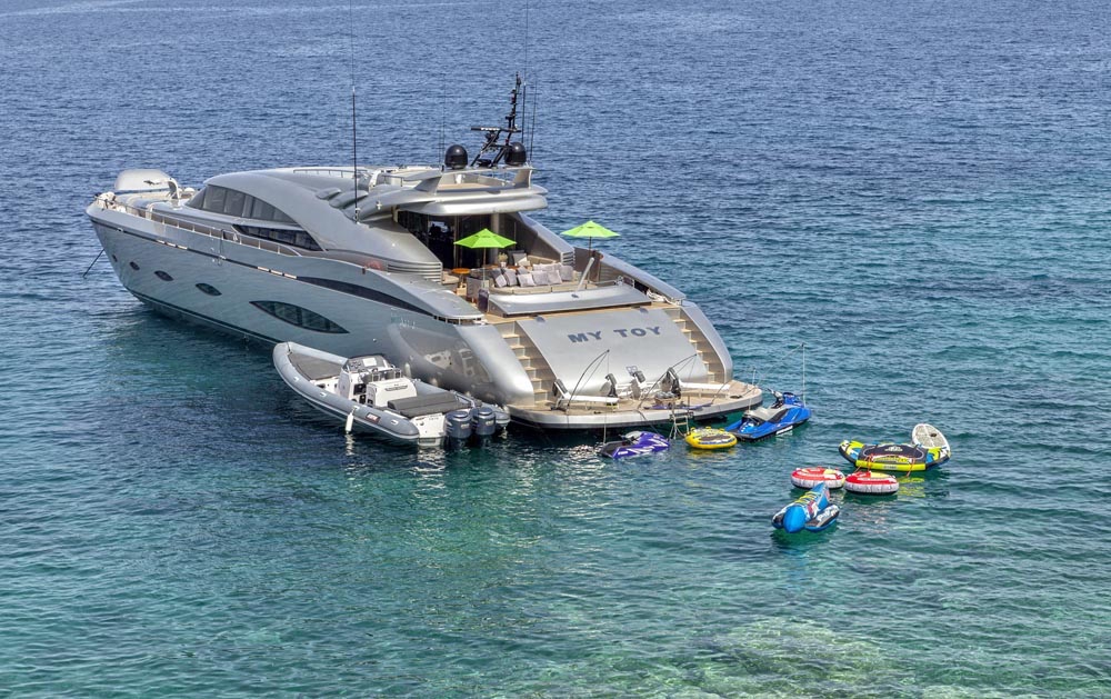 Luxury Crewed Motor Yacht MY TOY photo 3