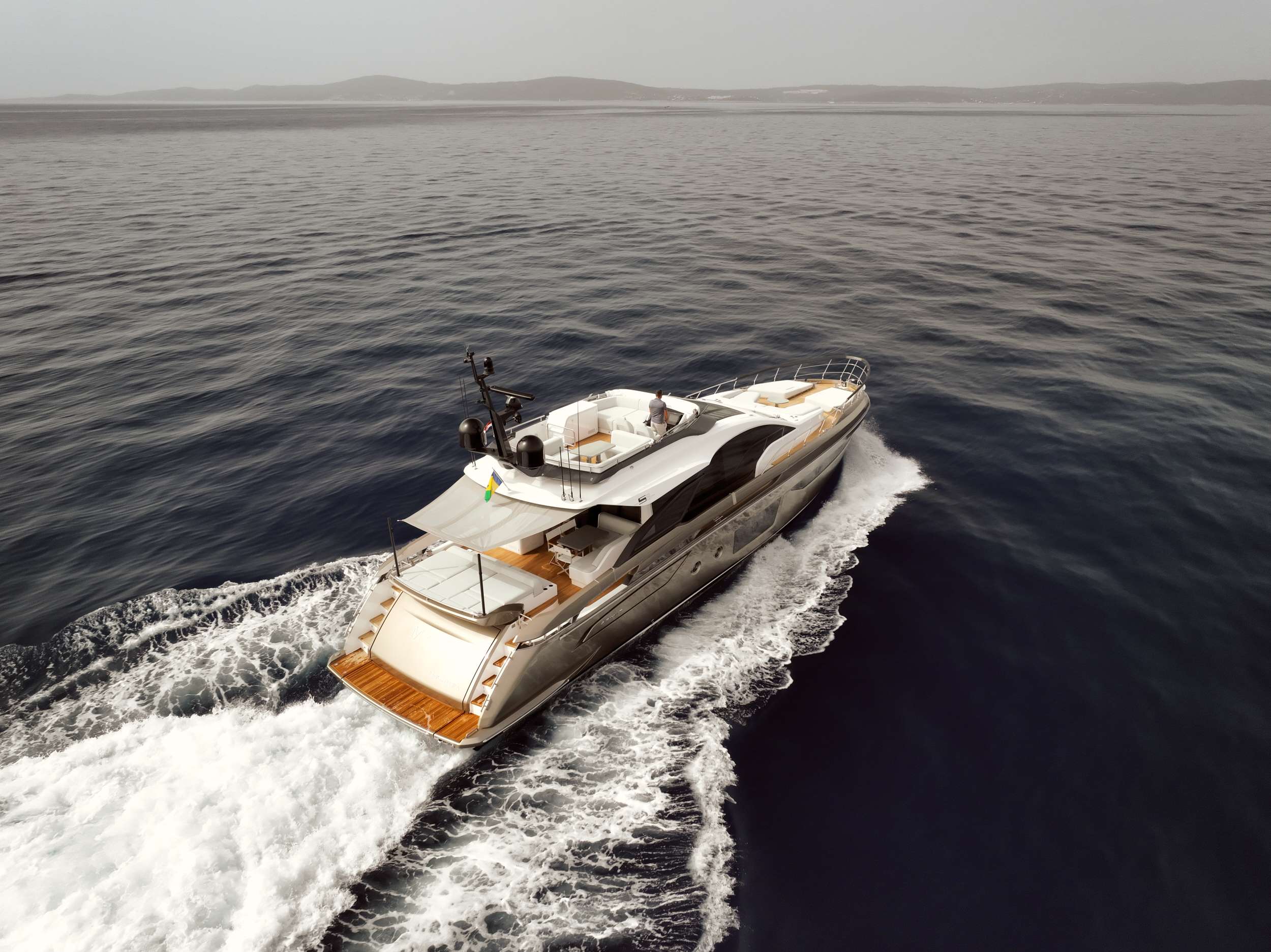 Luxury Crewed Motor Yacht MYNE photo 3
