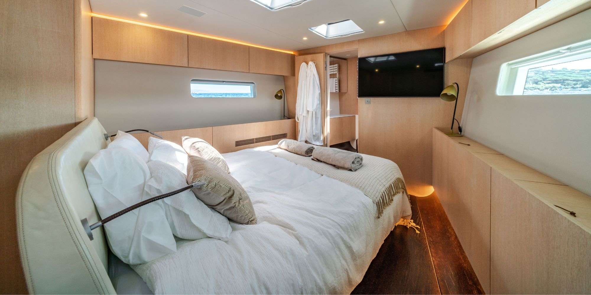 Crewed Sailing Yacht MYSTIC photo 7