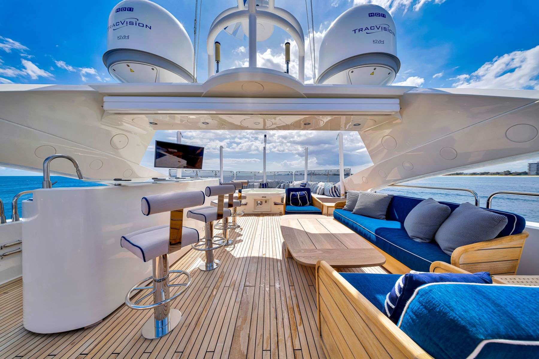 Luxury Crewed Motor Yacht NATURAL 9 photo 4