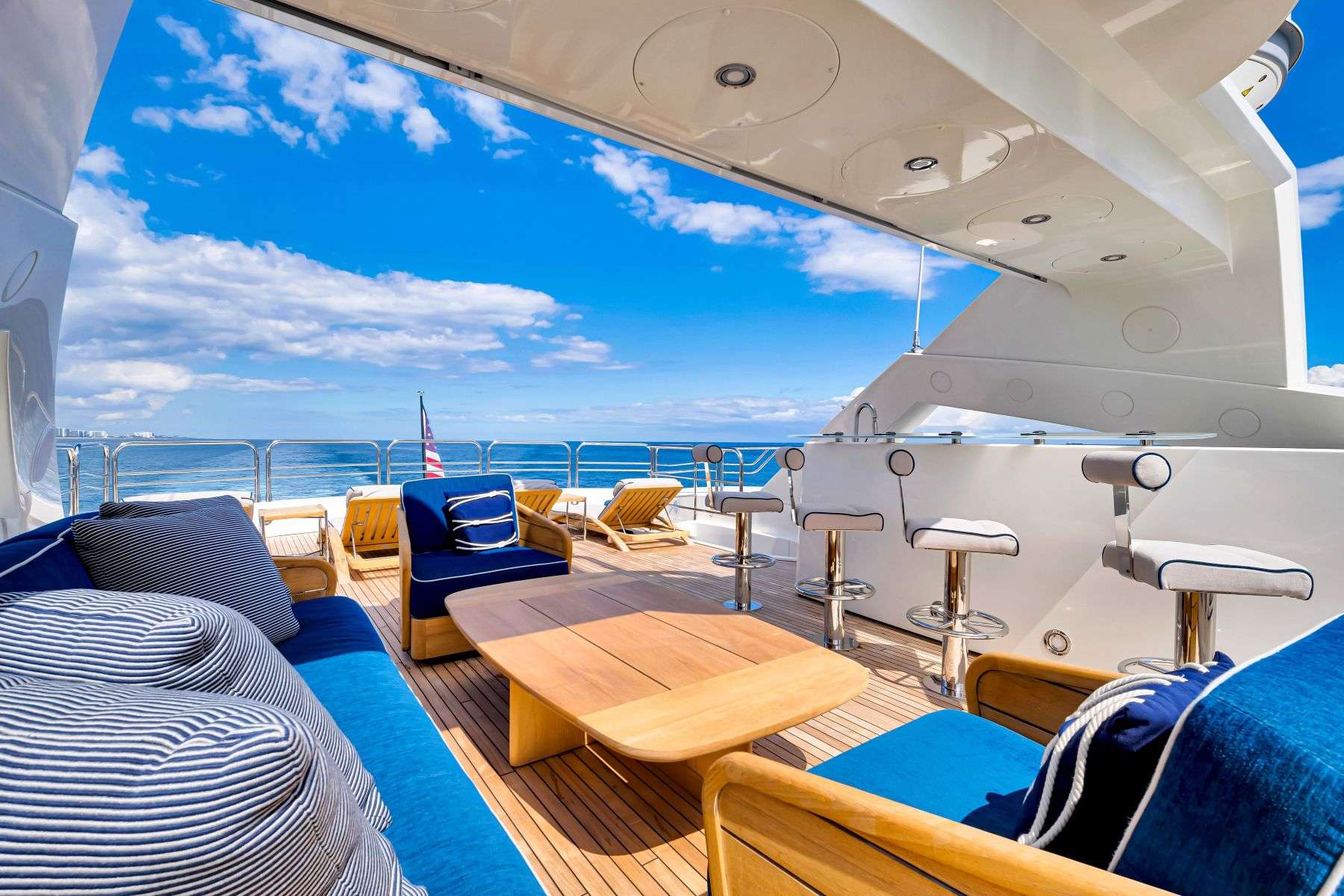 Luxury Crewed Motor Yacht NATURAL 9 photo 5