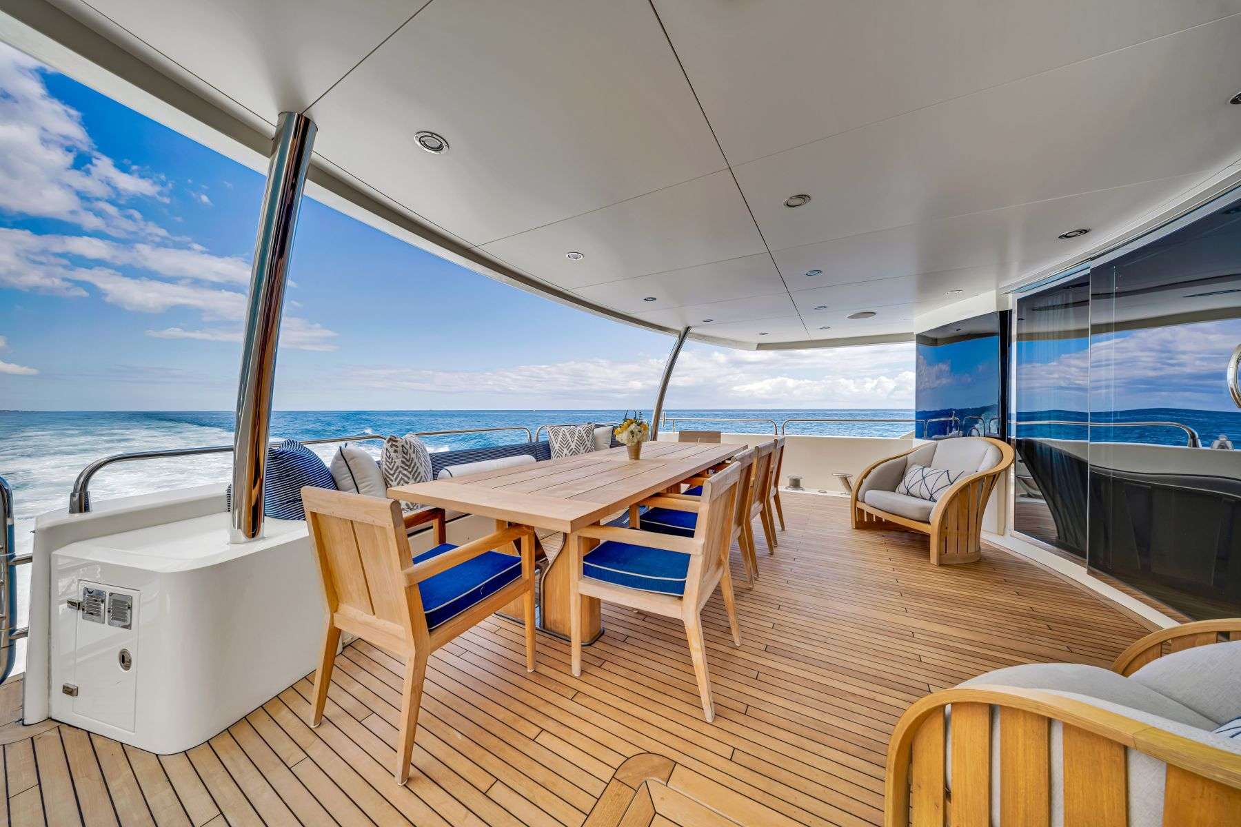 Luxury Crewed Motor Yacht NATURAL 9 photo 7