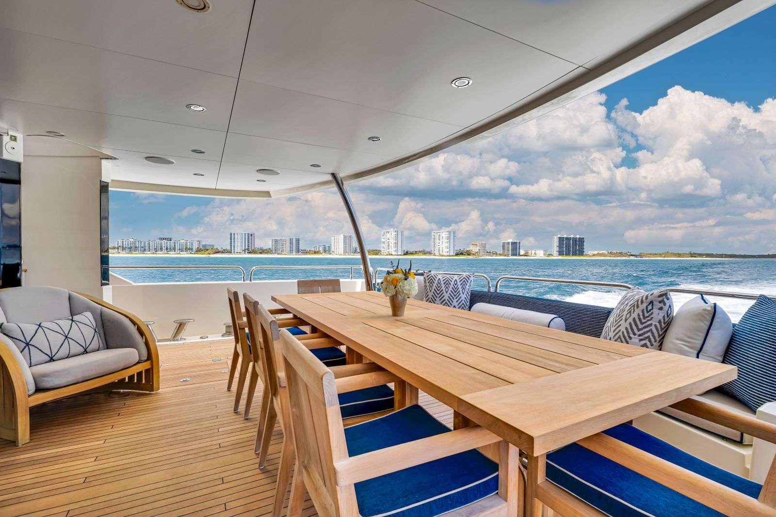 Luxury Crewed Motor Yacht NATURAL 9 photo 8