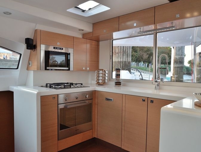 Bareboat Catamaran Nautitech 542 photo 5