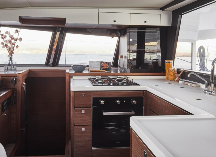 Bareboat Catamaran Nautitech 46 Fly photo 4