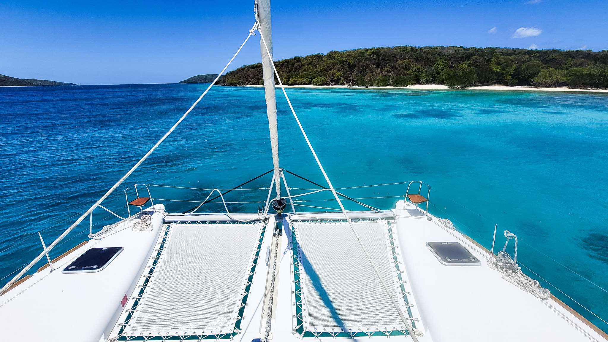 Crewed Catamaran NEON MOON photo 3