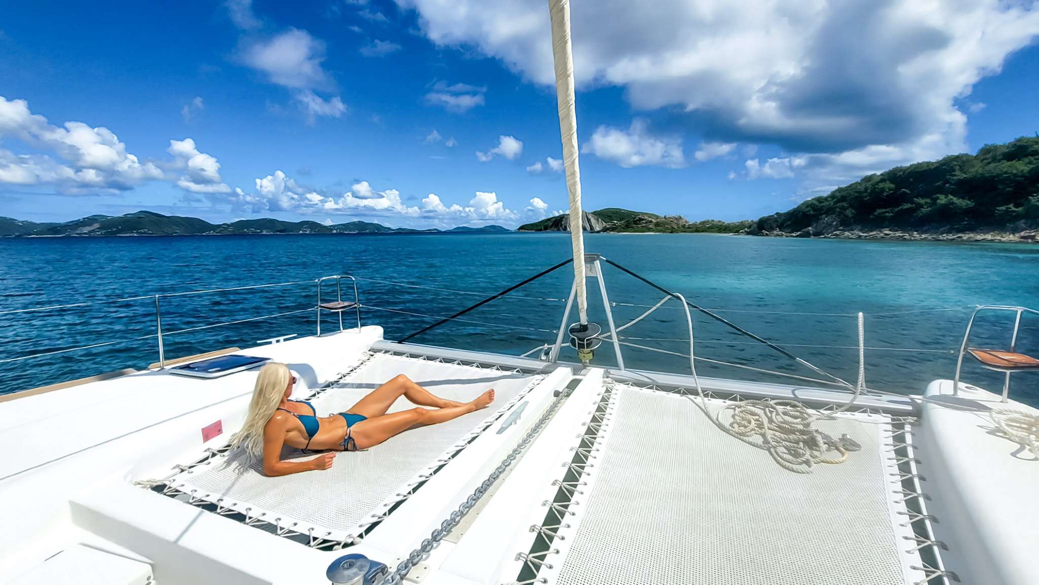 Crewed Catamaran NEON MOON photo 6