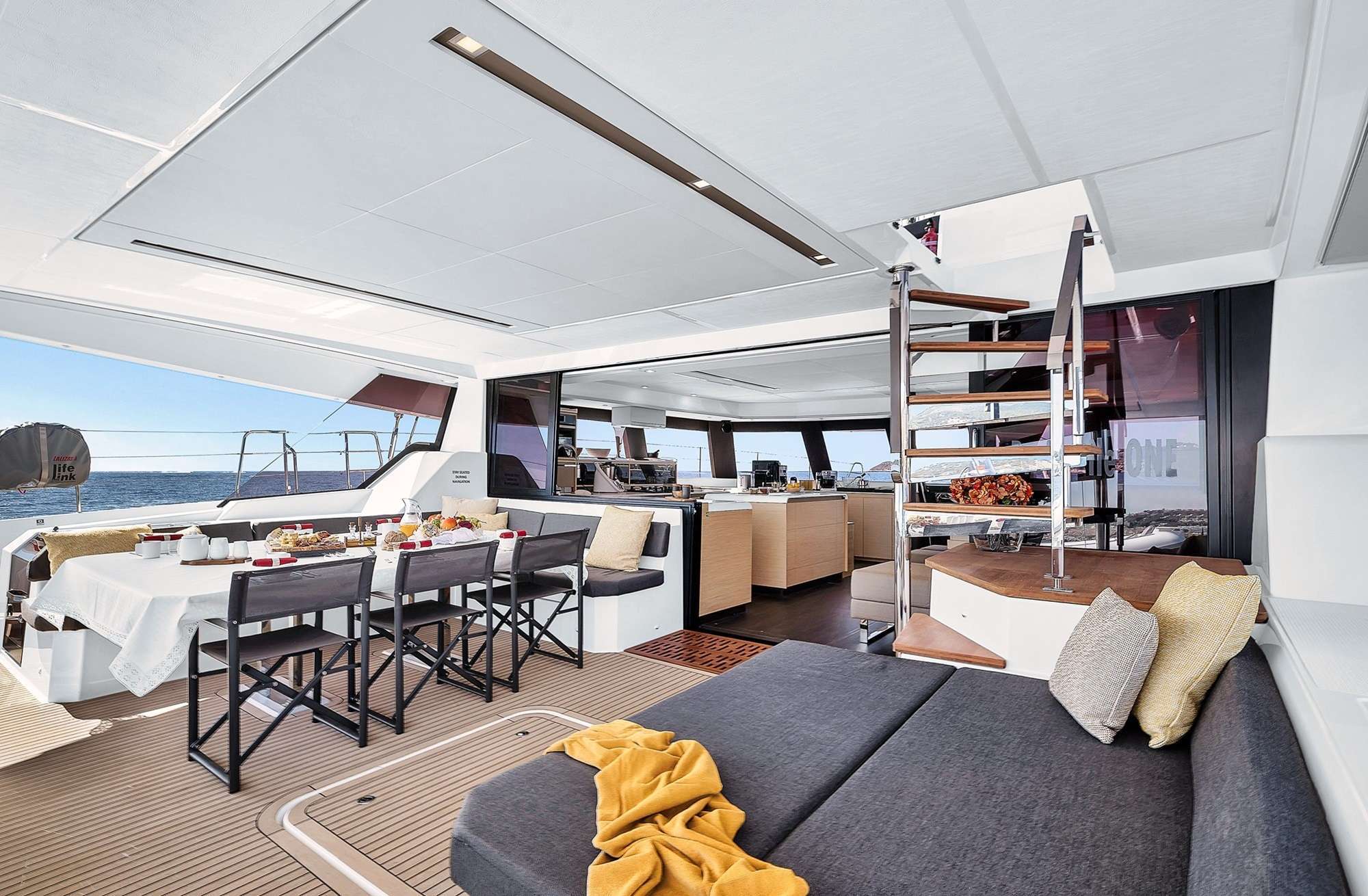 Luxury Crewed Catamaran NEOW photo 6