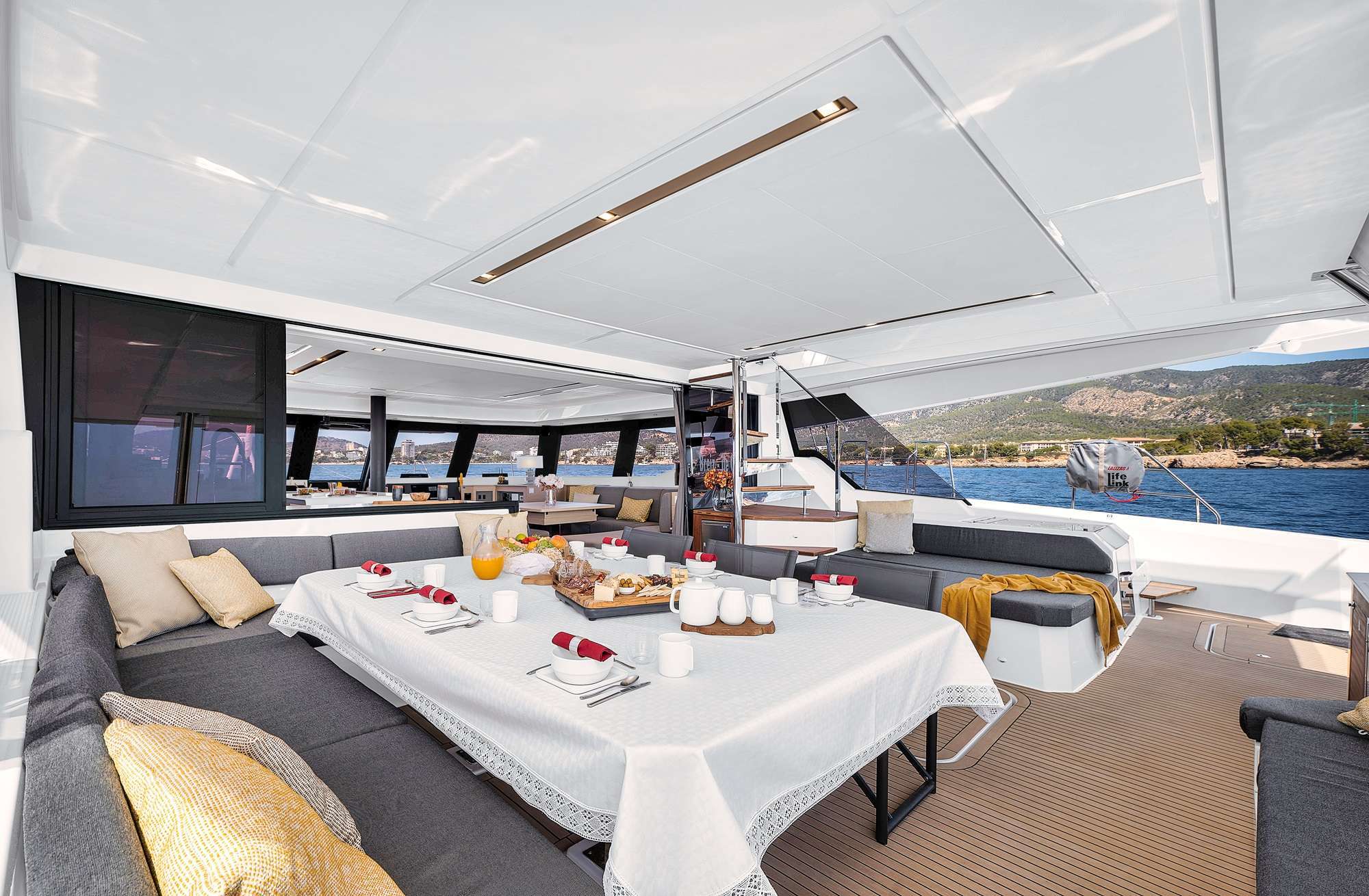 Luxury Crewed Catamaran NEOW photo 7