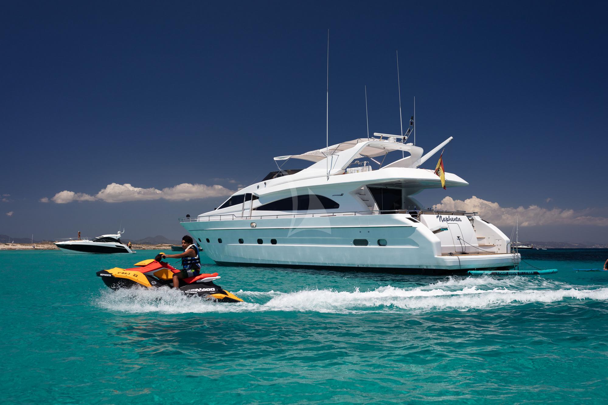 Crewed Motor Yacht NEPHENTA photo 4