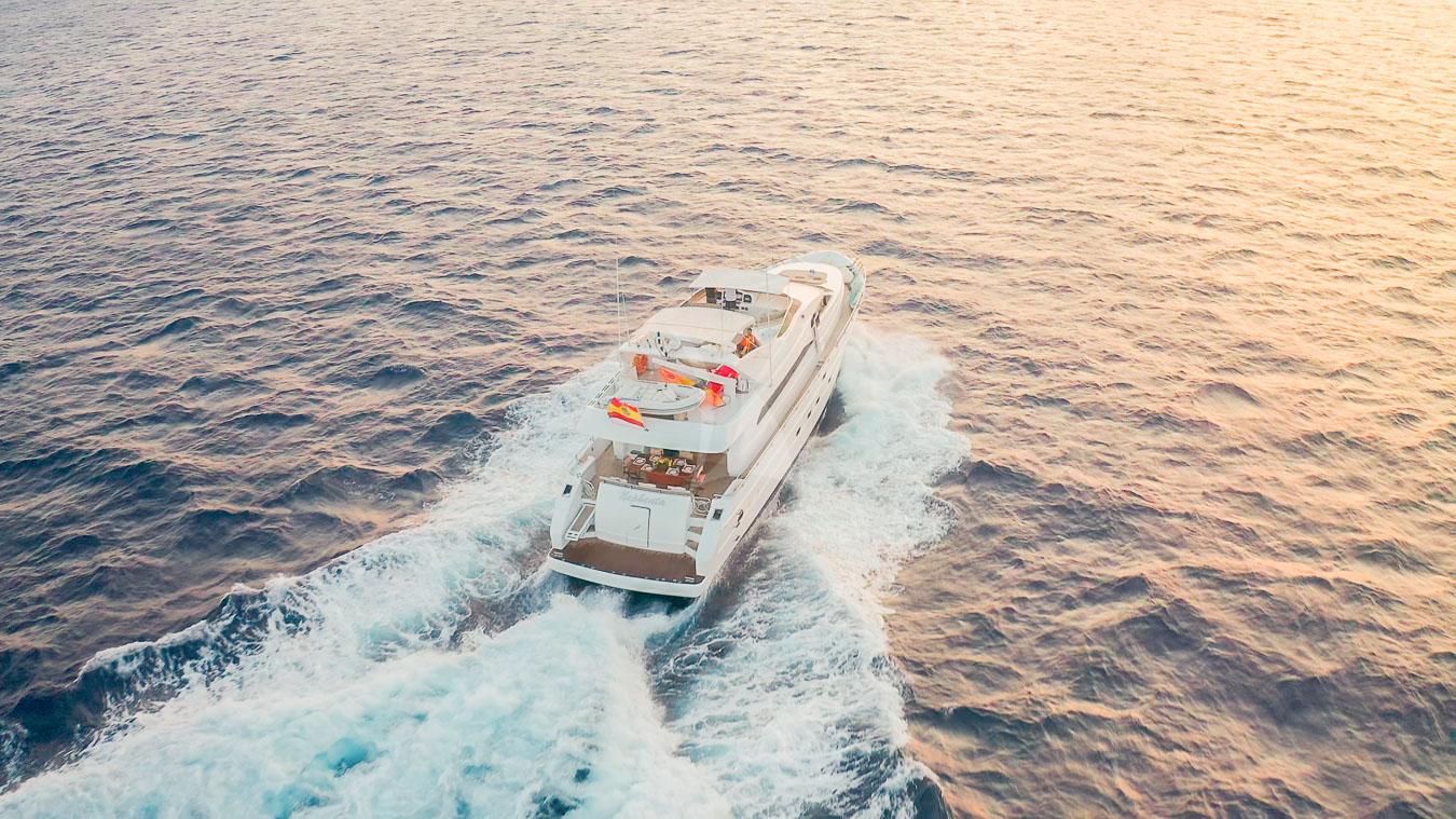 Crewed Motor Yacht NEPHENTA photo 6