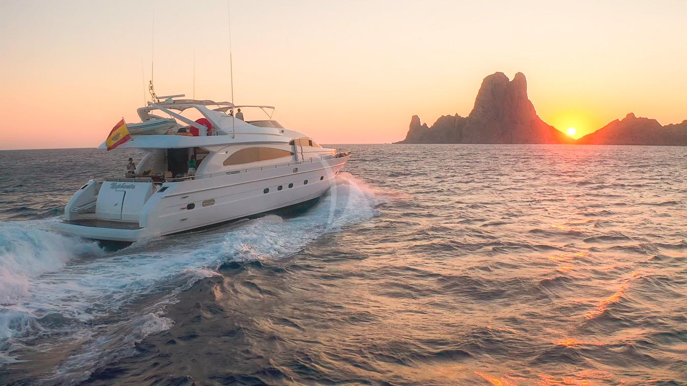 Crewed Motor Yacht NEPHENTA photo 7